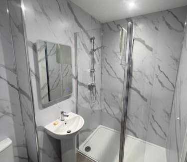 Cardigan House | Brynhyfryd Guest House
