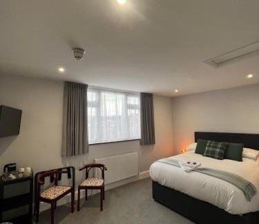 Cardigan House | Brynhyfryd Guest House