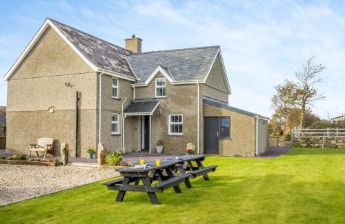 Garn Fadryn House | Brynhynog Fawr