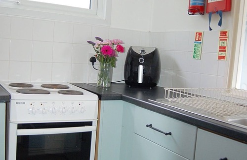 Tywyn Ski Chalet | Bryniau Gwyrdd Chalet 11 Happy Valley