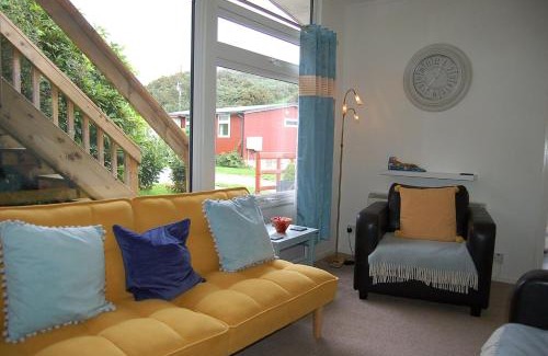 Tywyn House | Bryniau Gwyrdd Chalet 11 Happy Valley