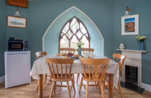 Garndolbenmaen House | Brynkir Tower