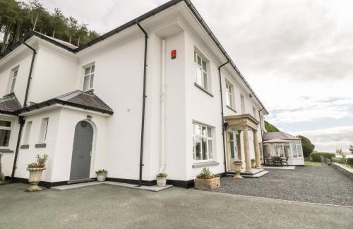 Aberdovey House | Brynmorwydd