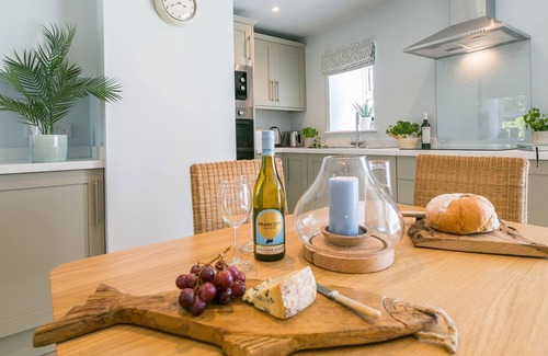 Ty Croes Cottage | Bryntirion Wyn - sleeps 4 guests in 2 bedrooms