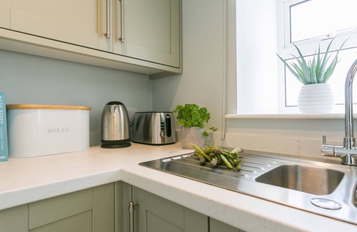 Ty Croes Cottage | Bryntirion Wyn - sleeps 4 guests in 2 bedrooms