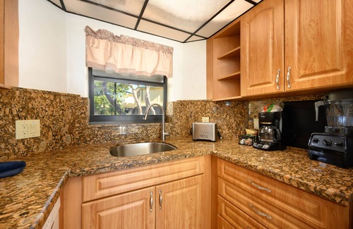 Marathon Villa | BS Arrive any day, Beach & Pool Views, dock, Hot Tub, Tennis, tropical paradise