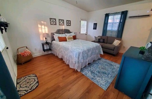 Magnolia Bluffs Apartment | BT's Cottage Hideaway