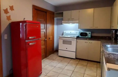 South Burlington House | BTV Charming 3-bedroom house