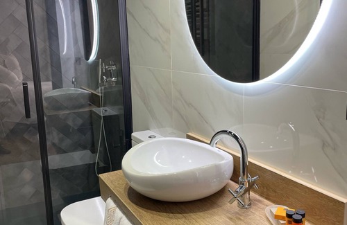 Central District Hotel | Bubaqia House