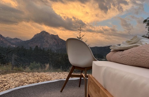 Fuessen RV Rental | Bubble Tent Füssen im Allgäu mit traumhaftem Blick auf Schloss Neuschwanstein