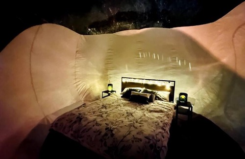 Armidale Villa | Bubble tent - Glamping + 3 Bedrooms house