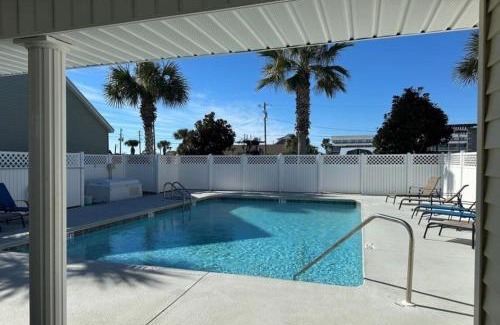 Palms House | Bubbles Up