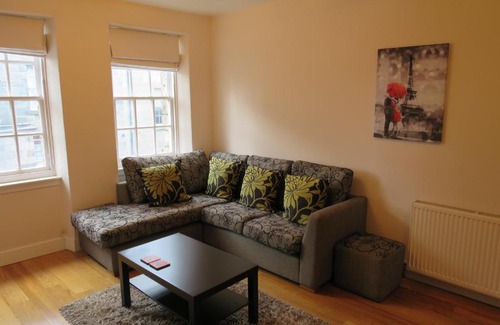 Newington Apartment | Buccleuch Street Apartment