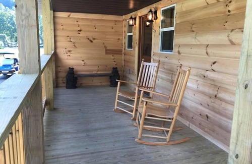Frank Cabin | Buck Hill Tiny Home Cabin #5 Honeymoon Suite ADA Compliant