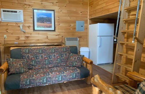 Frank Cabin | Buck Hill Tiny Home Cabin #3 Mountain & Pond Views