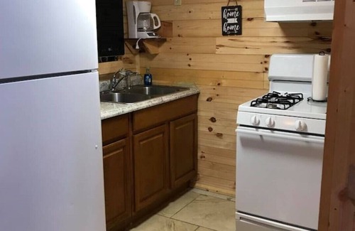 Frank Cabin | Buck Hill Tiny Home Cabin #3 Mountain & Pond Views