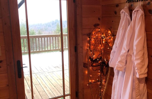 Purlear House | Buck Mountain Getaway - Stunning views, hot tub, fireplace. Nearby Boone.