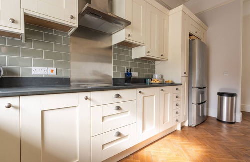 Littleham Apartment | Buck Suite, comfortable, stylish 2-bedroom family apt within a stately home