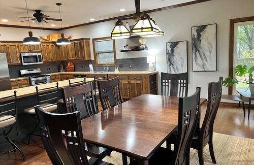 Cotter House | Buck Trout Lodge, River access, Bank fishing. Guest favorite in Cotter