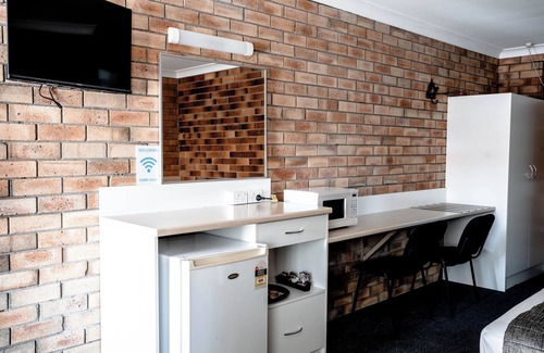 Warwick Hotel | Buckaroo Motor Inn