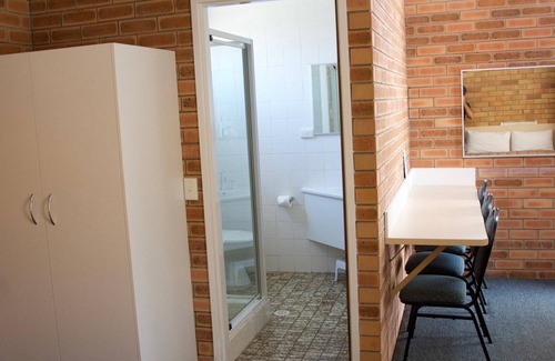 Warwick Hotel | Buckaroo Motor Inn