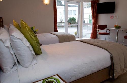 Tawa Hotel | Bucket Tree Lodge