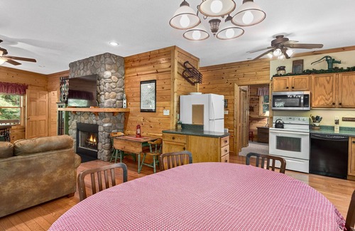 Weaverville Cabin | Buckeye Cabin, located in Weaverville, NC