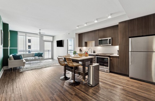 Garden Hills Apartment | Buckhead Apartment Free Parking, Balcony, Gym, and Pool Included