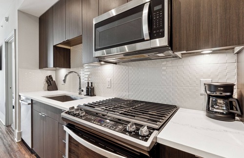 Garden Hills Apartment | Buckhead Apartment Free Parking, Balcony, Gym, and Pool Included
