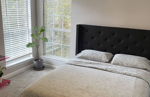Lindridge-Martin Manor House | Buckhead ATL stays 2/bed 2/bath!
