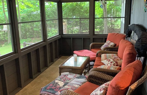 Trent Lakes Cottage | Buckhorn Lakefront Getaway, fishing, swimming, mins from town. restaurants, golf