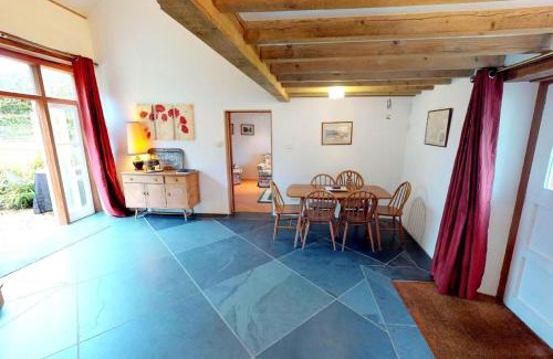 Bideford House | BUCKLAND BREWER COB BARN 2 Bedrooms