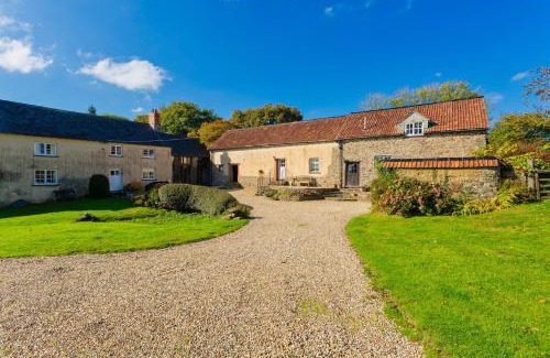 Bideford House | BUCKLAND BREWER COB BARN 2 Bedrooms