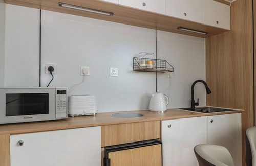 Taunton Cottage | BUCKLAND HOUSE POD, pet friendly, with hot tub in Taunton