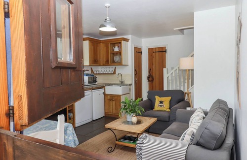 Kingsteignton Cottage | BUCKLEIGH LODGE, character holiday cottage in Kingsteignton