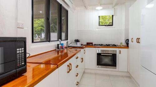 Bongaree House | Buckley's Cottage By The Sea