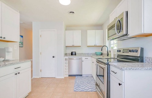 Hampton Apartment | Buckroe Bungalow Buckroe Bungalow Escape to the Beach 2mins Away