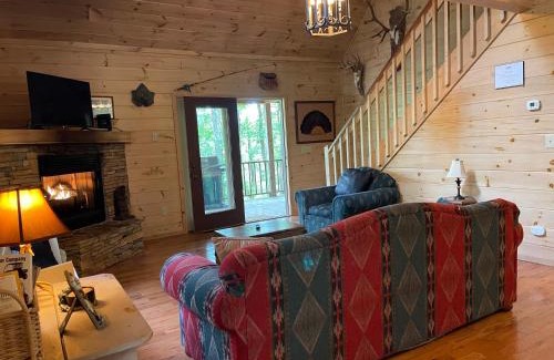 Blue Ridge Cabin | Bucksnort Lodge - Game Room and Hot Tub