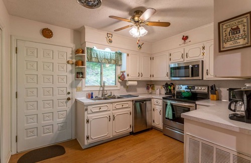 Todd Cabin | Bucky's Hideaway - Private river retreat with hot tub!