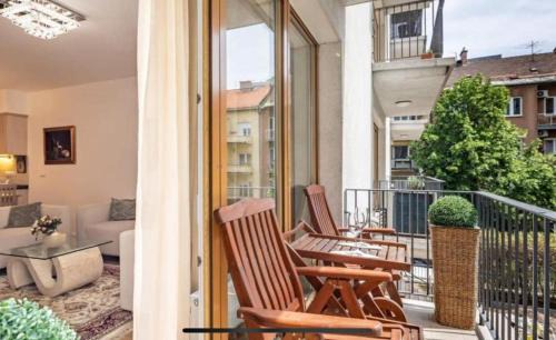 Vizivaros Apartment | Buda Gem Apartment with Parking