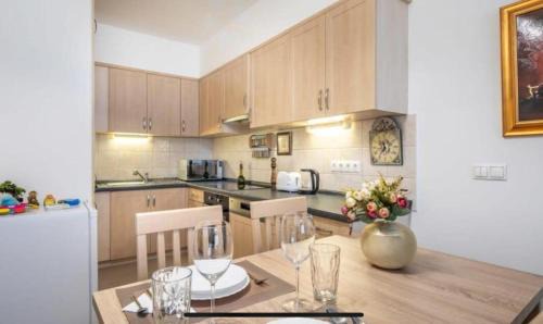 Vizivaros Apartment | Buda Gem Apartment with Parking