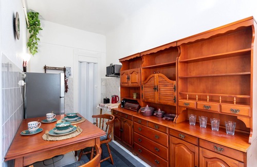 Jozsefvaros Apartment | Budapest Central Vintage Home. Walk to Danube river & Great Market Hall.