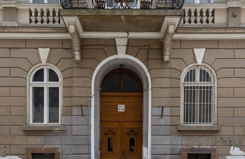 Jozsefvaros Apartment | Budapest Central Vintage Home. Walk to Danube river & Great Market Hall.
