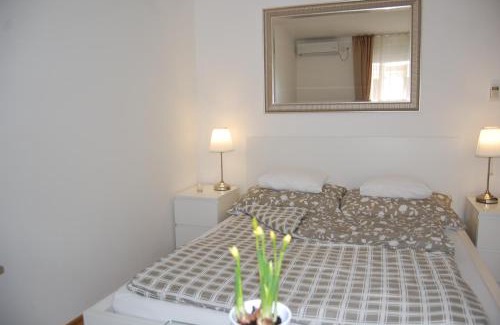 Ujlipotvaros Apartment | Budapest Downtown Apartments with Balcony & optional Garage & Restaurant in the building