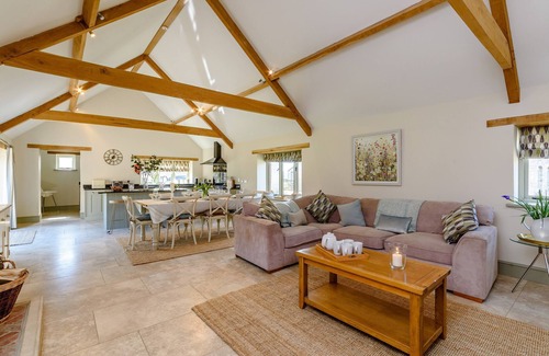 Dyrham Cottage | Budding - sleeps 8 guests in 4 bedrooms
