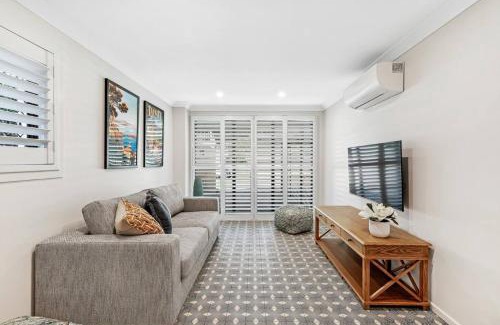 Surfers Paradise Villa | Budds Villa 2 By Khove