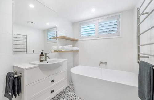 Surfers Paradise Villa | Budds Villa 2 By Khove