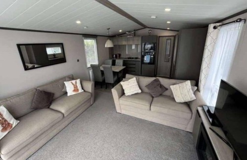 Bude Cabin | Bude - Cabin - Sleeps 6 - Parking - Pool