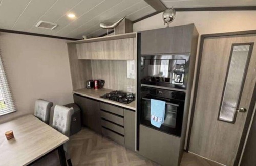 Bude Cabin | Bude - Cabin - Sleeps 6 - Parking - Pool