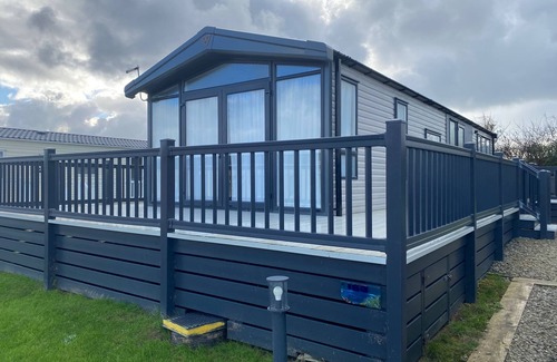 Bude Cabin | Bude - Cabin - Sleeps 6 - Parking - Pool